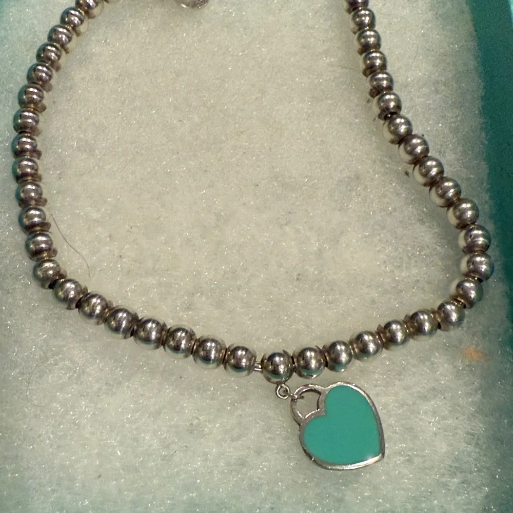 Return to Tiffany
Tiffany Blue Heart Tag Bead
Bracelet used in great shape - Picture 2 of 6
